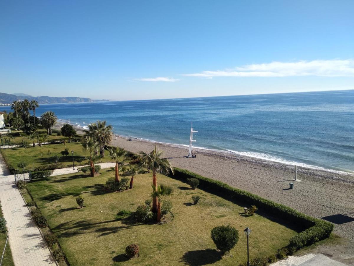 Torrox Costa Beachfront Apartment Exteriör bild