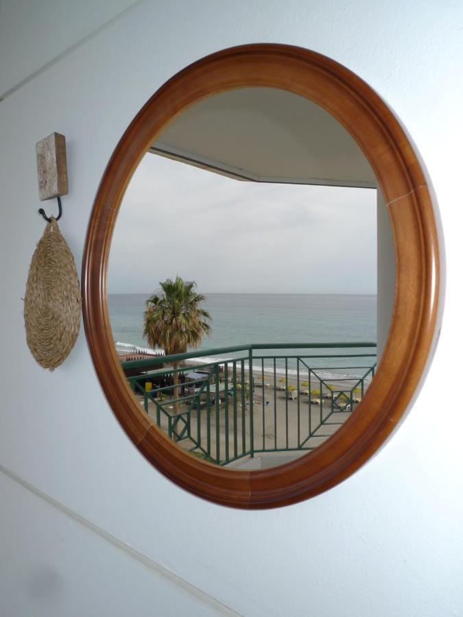 Torrox Costa Beachfront Apartment Exteriör bild