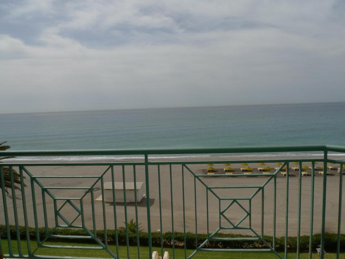 Torrox Costa Beachfront Apartment Exteriör bild